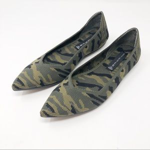 Steve madden camouflage knit flats